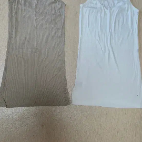 [BUNJANG] Sleeveless Ribbed Tank Top 2-Piece Set / (새옷)민소매 끈 나시 티셔츠 2개 세트