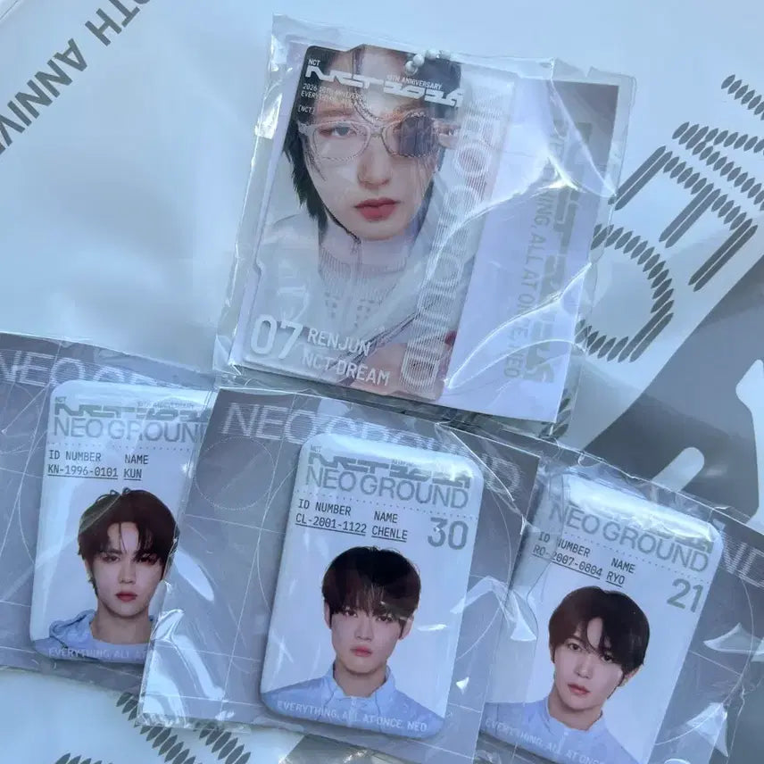 [SOLD OUT] 원가양도)엔시티 10주년 팝업 매탈뱃지 >료, 천러, 쿤