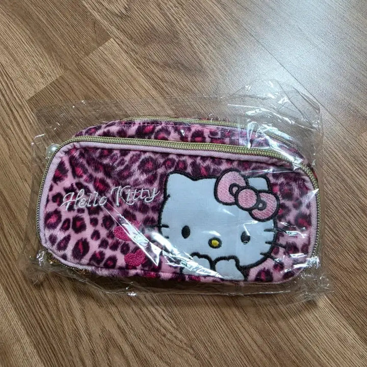 [SOLD OUT] 헬로키티 멀티 헤이세이 갸루 파우치