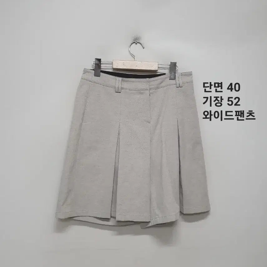 [BUNJANG] Daks Pleated Shorts / 닥스 플리츠 반바지.