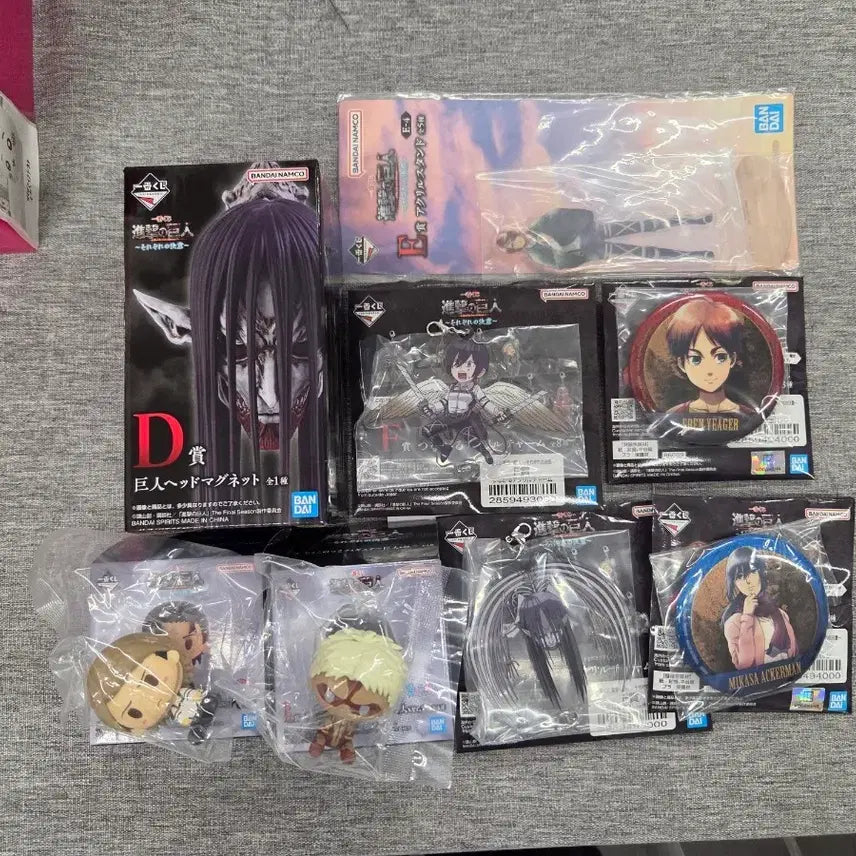 [BUNJANG] Attack on Titan Ichiban Kuji D Prize Giant Head Magnet &amp; Merchandise Bundle (Sealed) / 미개봉)진격거쿠지 시조의거인마그네틱d상 외일괄