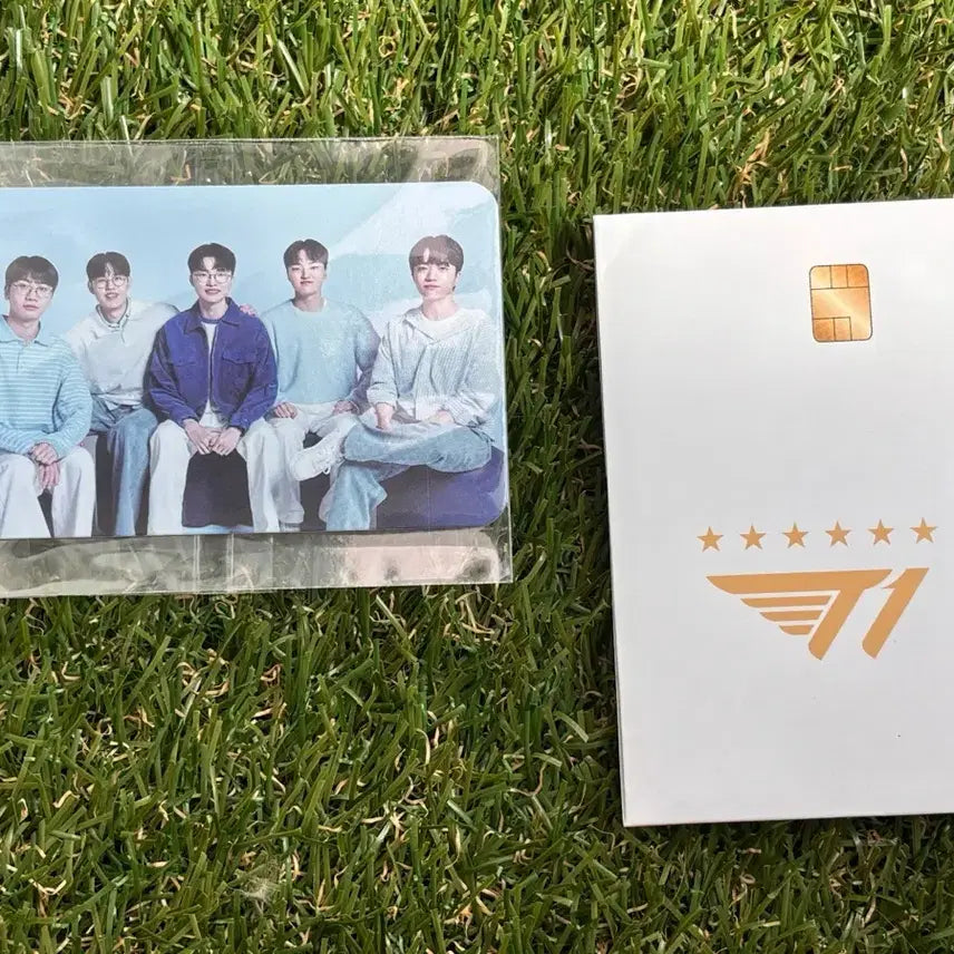 [BUNJANG] T1 Official Lucky Draw Photocard Set / T1 우리은행 단체 + 개인 포토카드