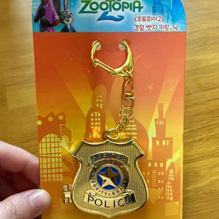 [BUNJANG] Zootopia 2 Police Badge Keychain Nick / 주토피아2 경찰 뱃지 키링 닉