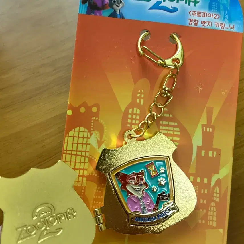 [BUNJANG] Zootopia 2 Police Badge Keychain Nick / 주토피아2 경찰 뱃지 키링 닉