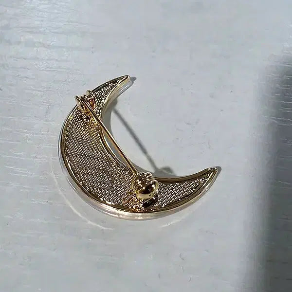 [BUNJANG] Moon Mother-of-Pearl Brooch / Moon 자개 브로치