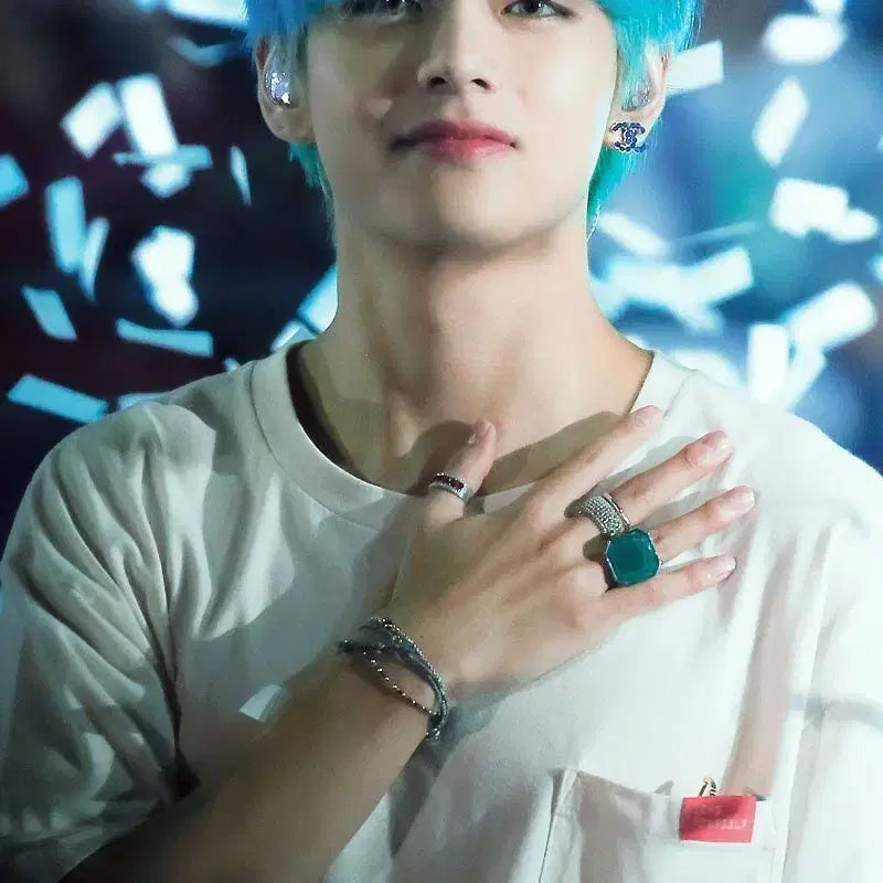 [BUNJANG] BTS V RealV Exhibition Framed Poster (A1) / 미개봉)리얼뷔 전시회 방탄소년단 뷔 bts v 액자 프레임realv포스터