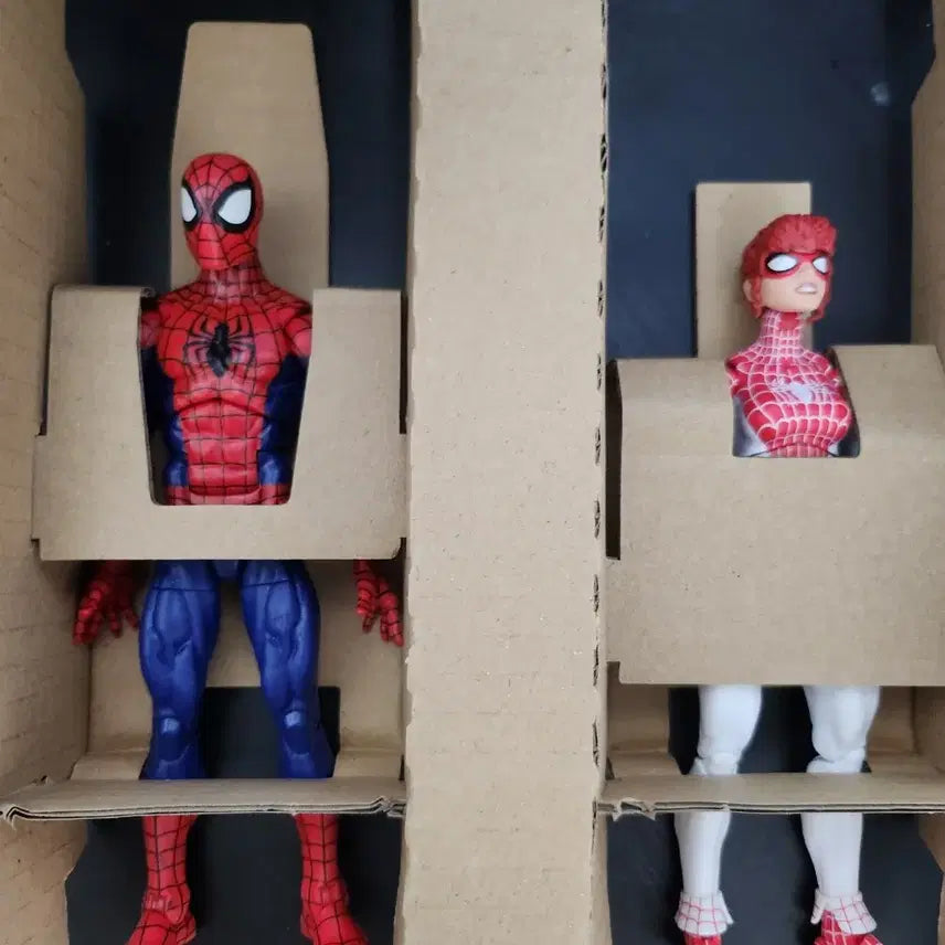 [BUNJANG] Marvel Legends Spinneret &amp; Spider-Man 2-Pack (Unsealed) / 택포 마블레전드 스피너렛 스파이더맨 2팩
