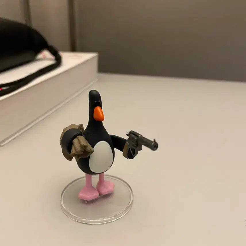 [BUNJANG] Medicom Toy Wallace &amp; Gromit Feathers McGraw UDT Figure / 윌레스와 그로밋 페더스 맥그로우 UDT 피규어 정품
