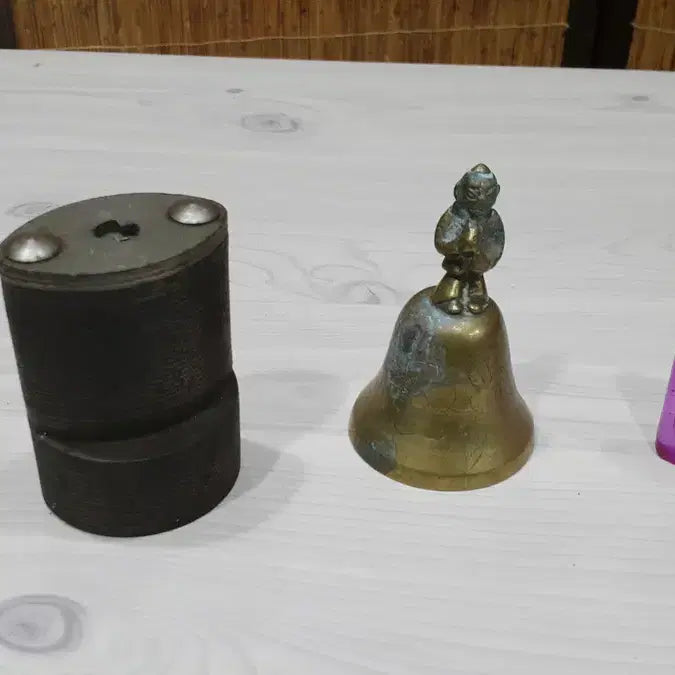 [BUNJANG] 1800s British Bell, 1940s American Lock (No Key) / 1800 영국 동종과 미국 열쇠/내용필독