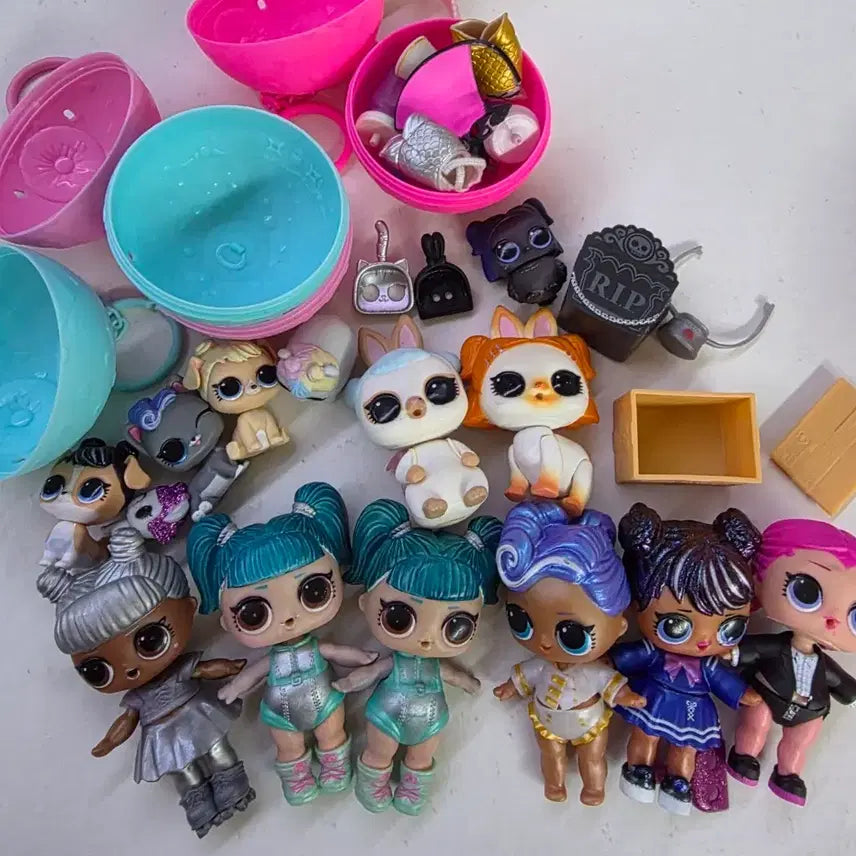 [BUNJANG] LOL Surprise Doll Clothes and Accessories Bundle Set / LOL 서프라이즈돌 인형 옷 소품 일괄