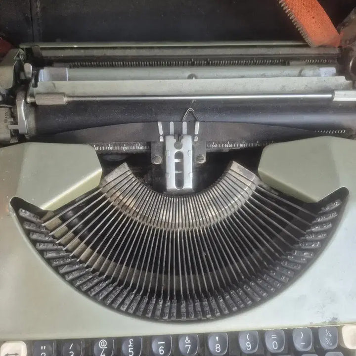 [BUNJANG] Imperial Good Companion Model 6 English Typewriter / 임페리얼 굿 컴패니언 모델6 영문타자기