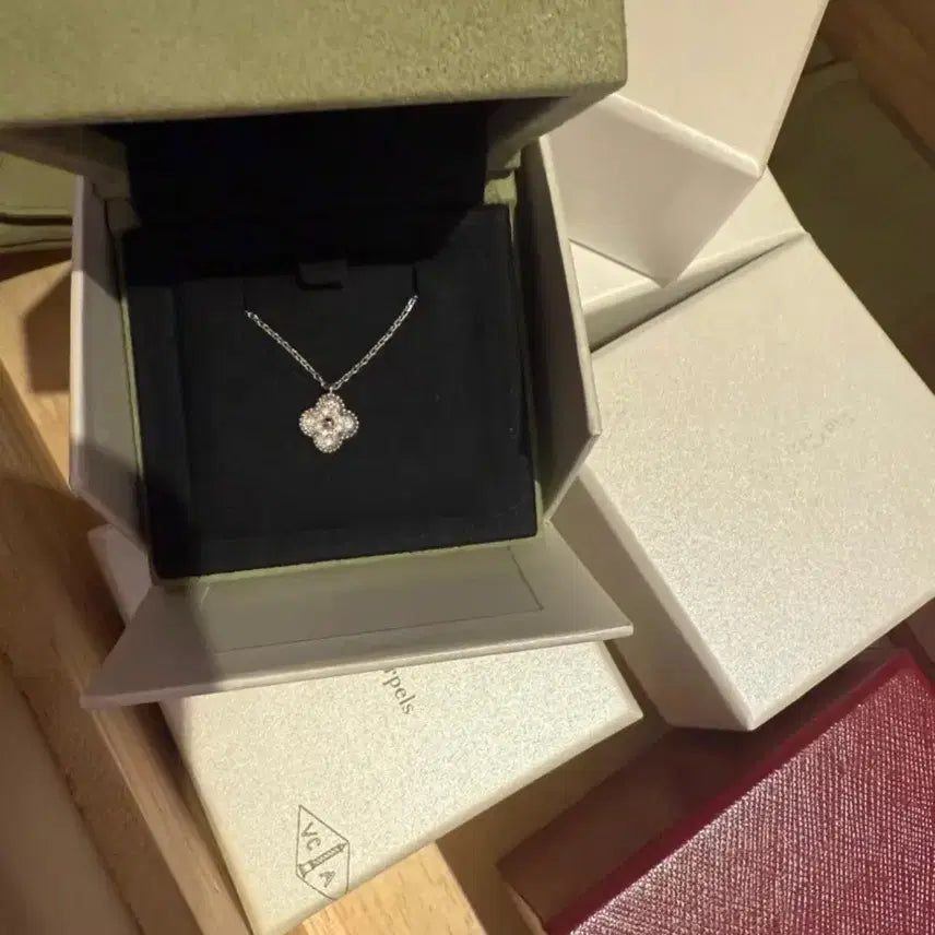 [BUNJANG] Van Cleef &amp; Arpels Alhambra Sweet Alhambra Necklace White Gold / 반클리프 아펠 알함브라 목걸이 화이트골드