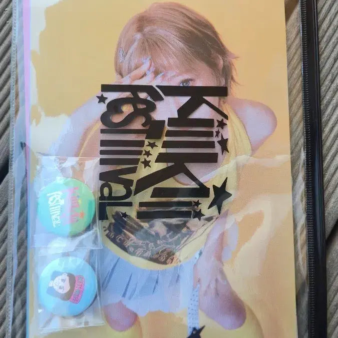 [BUNJANG] Kiki Fancon Tiki Goods Set (Badge, Photo) / 키키 팬콘 티키 굿즈 세트 (뱃지, 포토)