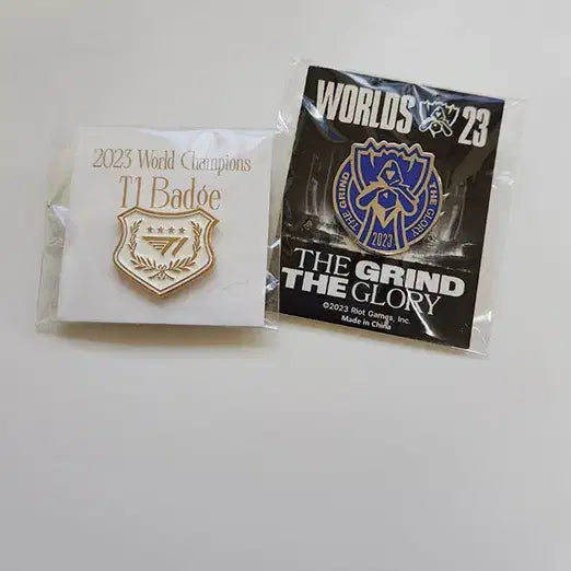 [BUNJANG] T1 2023 Worlds Championship Badge Bundle Set (Sealed) / T1 티원 23 월즈 우승 기념 뱃지, 23 월즈 뱃지 미개봉 일괄