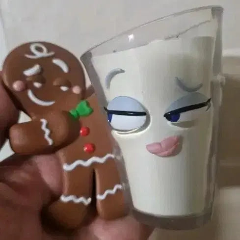 [BUNJANG] Shrek Gingerbread Man Milk Cup Figure / 슈렉 쿠키 진저 브레드맨 우유컵 피규어 판매