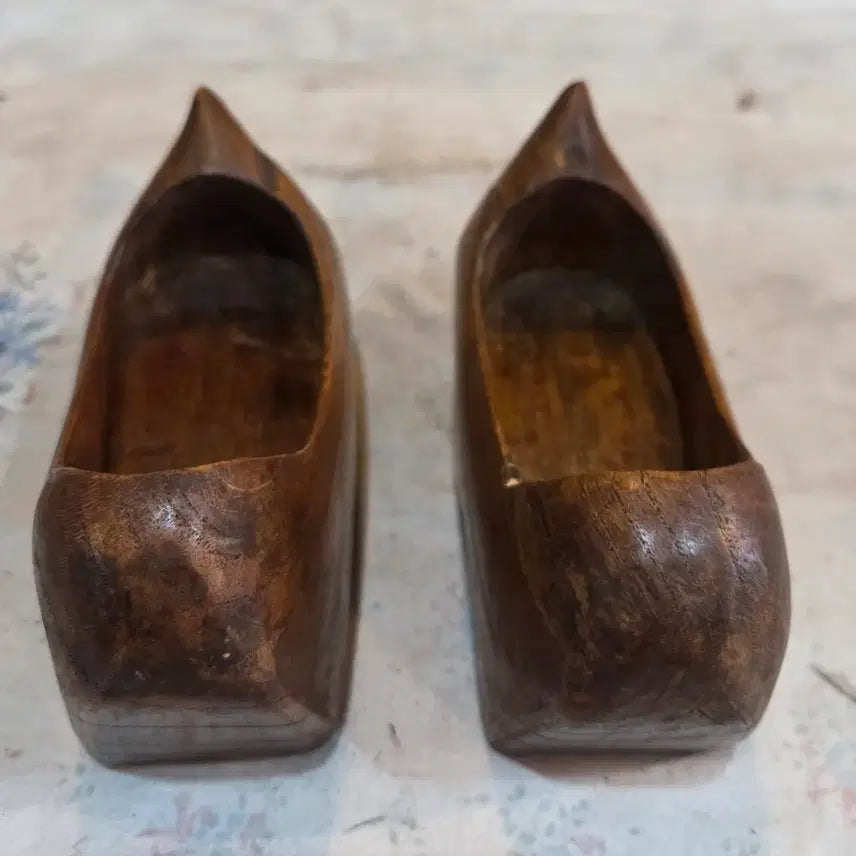 [BUNJANG] Antique Korean Wooden Clogs / 땟물좋은 애기 나막신