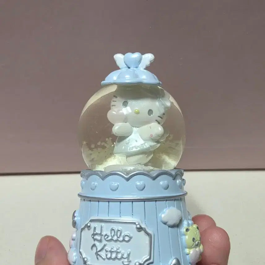[BUNJANG] Sanrio 2024 Christmas Kitty Snow Globe S / 산리오 2024 크리스마스 키티 스노우볼 S