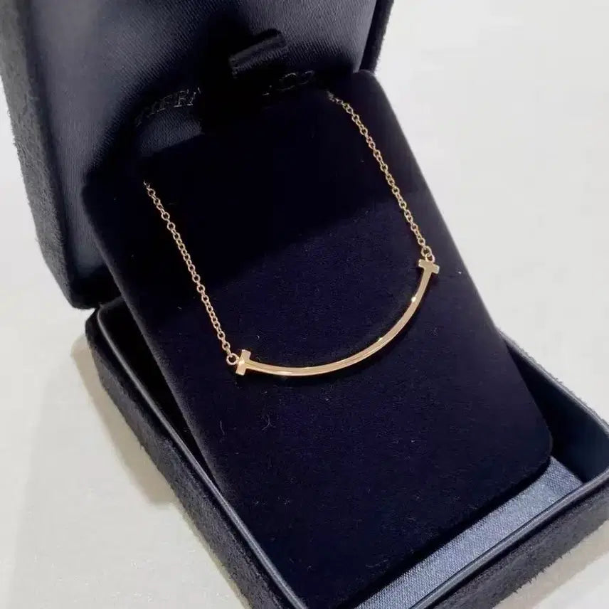 [BUNJANG] Tiffany &amp; Co. T Smile Pendant Necklace Gold / 티파니 T 스마일 펜던트 목걸이 골드