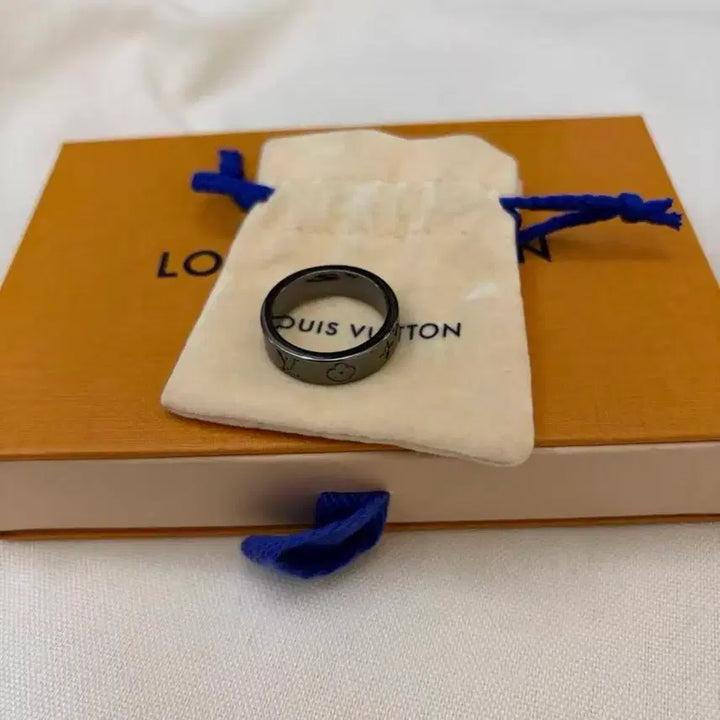 [BUNJANG] Louis Vuitton Black Ring / 루이비통 블랙 반지 (링)