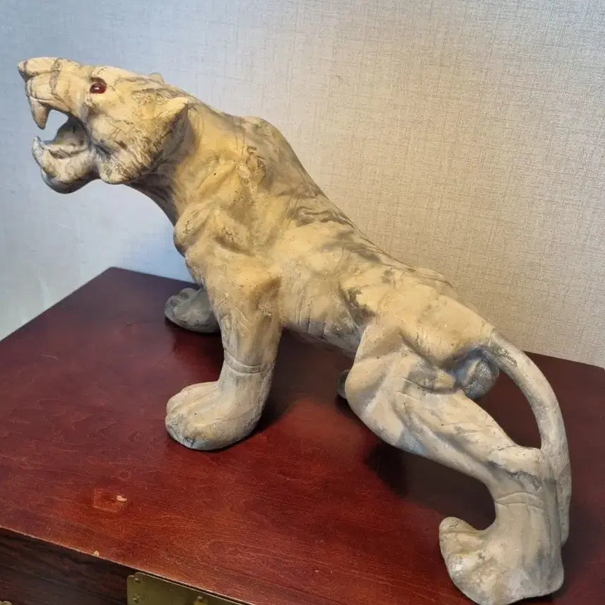 [BUNJANG] Large Natural Stone White Tiger Sculpture / [자연석 돌 조각상] 사이즈 큰 백호랑이 돌 조각상