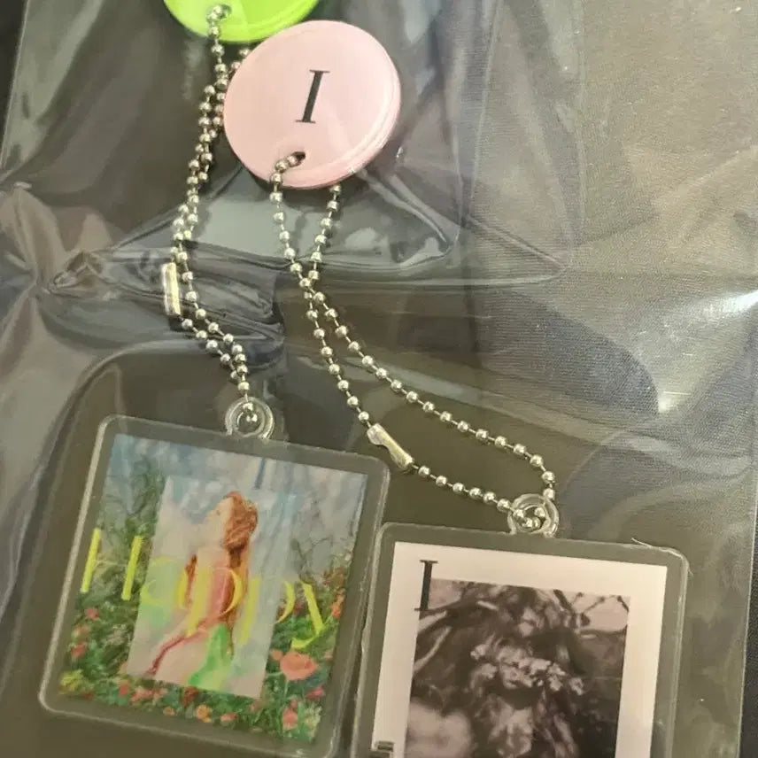 [BUNJANG] Taeyeon Exhibition Album Keychain / 태연 전시회 앨범 키링 아이 해피