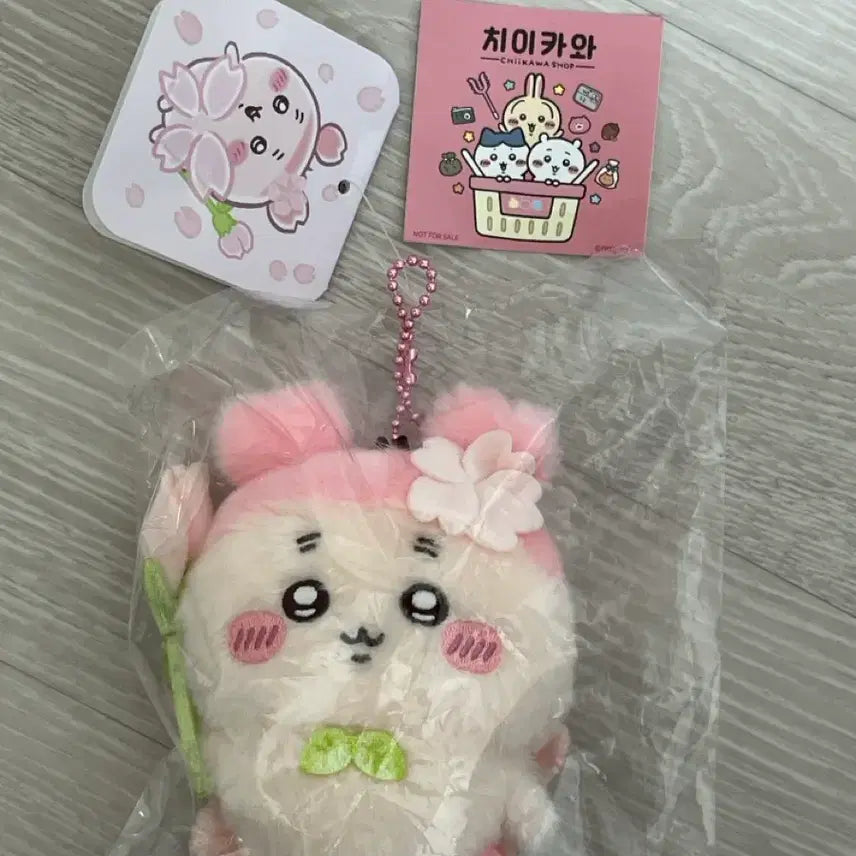 [BUNJANG] Chiikawa Cherry Blossom Kani Mascot Plush / 치이카와 벚꽃카니 마스코트 인형 팔아요