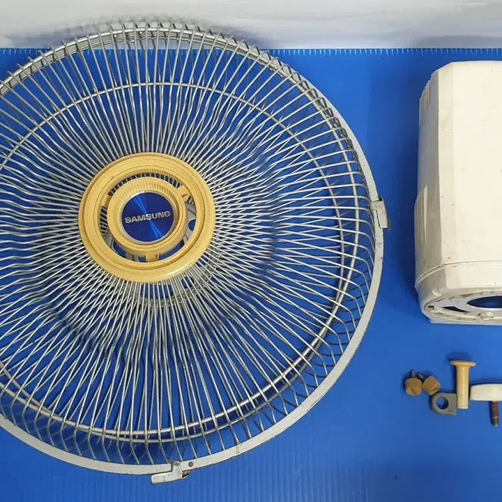 [BUNJANG] Samsung Electronics 1970s Retro Vintage Fan Motor Case and Grille / 레트로 빈티지 1970년대 가전제품 삼성전자 선풍기 철망과 모터 케이스