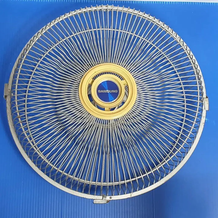 [BUNJANG] Samsung Electronics 1970s Retro Vintage Fan Motor Case and Grille / 레트로 빈티지 1970년대 가전제품 삼성전자 선풍기 철망과 모터 케이스