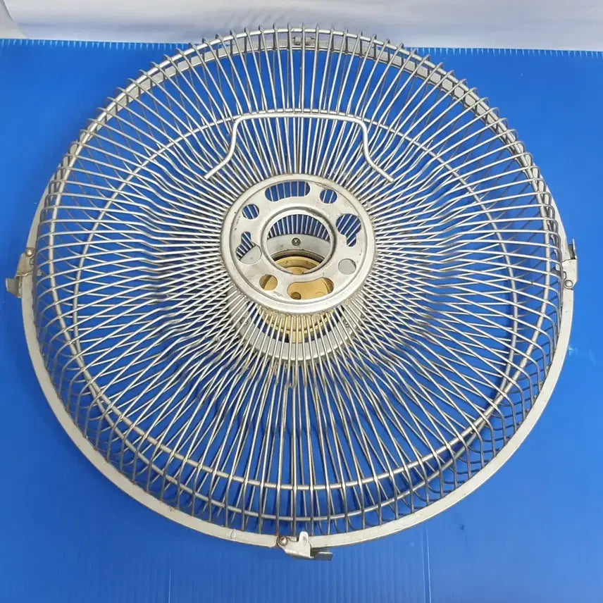 [BUNJANG] Samsung Electronics 1970s Retro Vintage Fan Motor Case and Grille / 레트로 빈티지 1970년대 가전제품 삼성전자 선풍기 철망과 모터 케이스