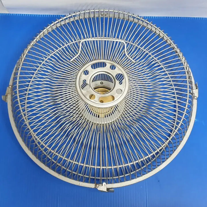 [BUNJANG] Samsung Electronics 1970s Retro Vintage Fan Motor Case and Grille / 레트로 빈티지 1970년대 가전제품 삼성전자 선풍기 철망과 모터 케이스