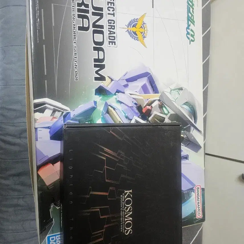 [BUNJANG] Perfect Grade Exia Gundam with Cosmos LED Set / PG 엑시아 건담 + 코스모스 led 세트