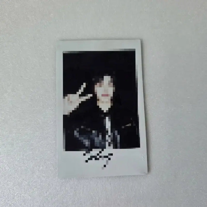 [BUNJANG] SLAY Autographed Polaroid / 가수 슬레이 친필 싸인 폴라로이드 양도