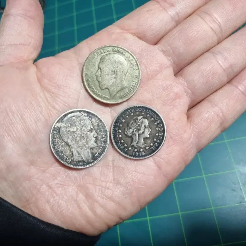 [BUNJANG] Set of 3 Vintage Foreign Silver Coins / 옛날 외국 은화 3종 일괄
