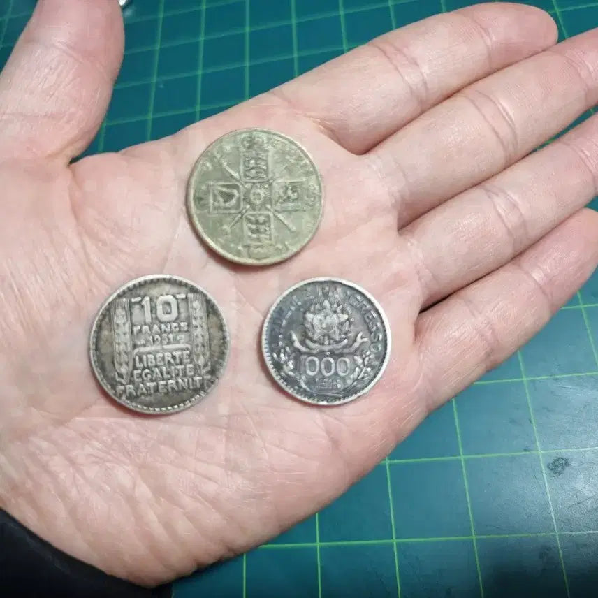 [BUNJANG] Set of 3 Vintage Foreign Silver Coins / 옛날 외국 은화 3종 일괄