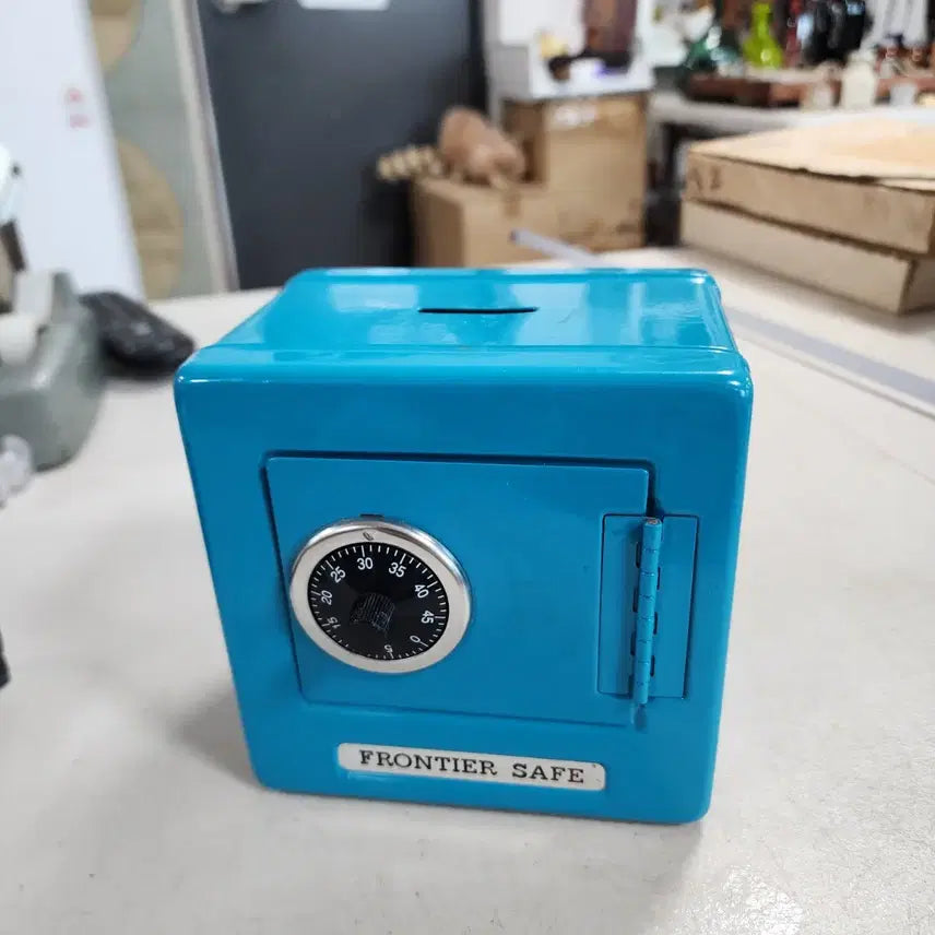 [BUNJANG] USA Tin Piggy Bank / USA 양철 저금통 크기13.3cnX10cm 높이13.3cm