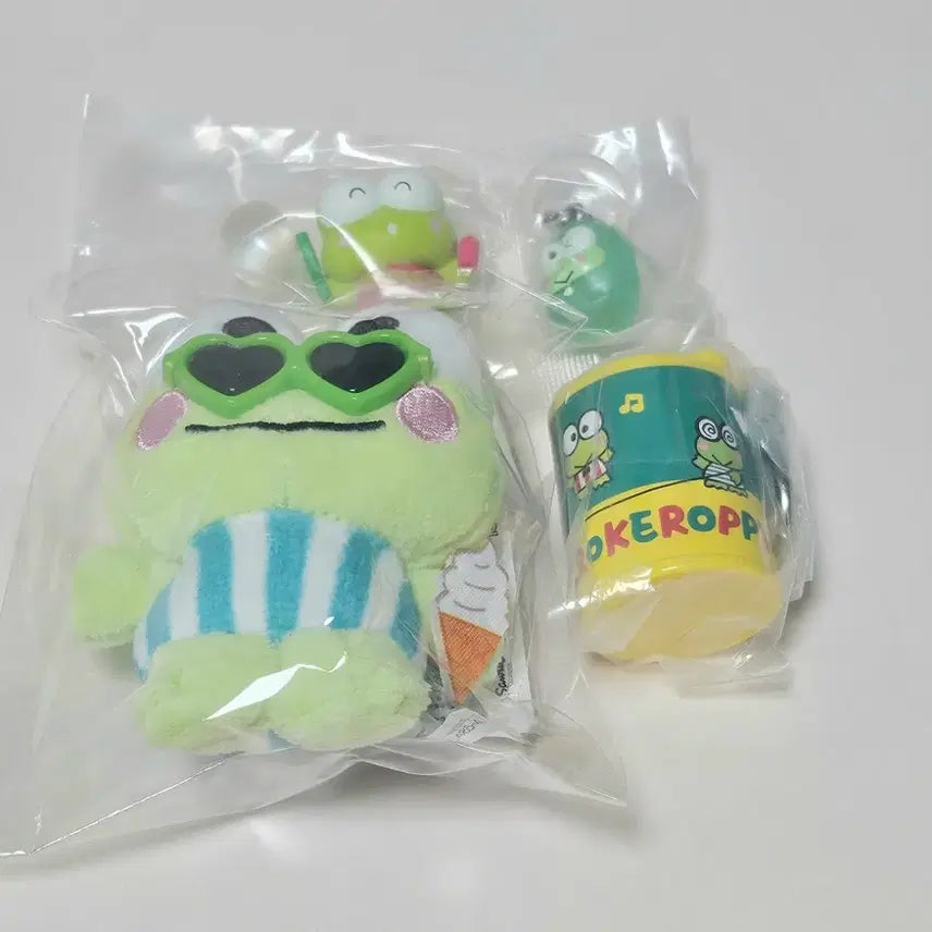 [BUNJANG] Sanrio Keropi Bubble Gun Gacha Figure Keychain Coin Case Plush Doll / 산리오 케로피 비눗방울 가챠 피규어 메지루시 키링 코인케이스 인형 팔아요
