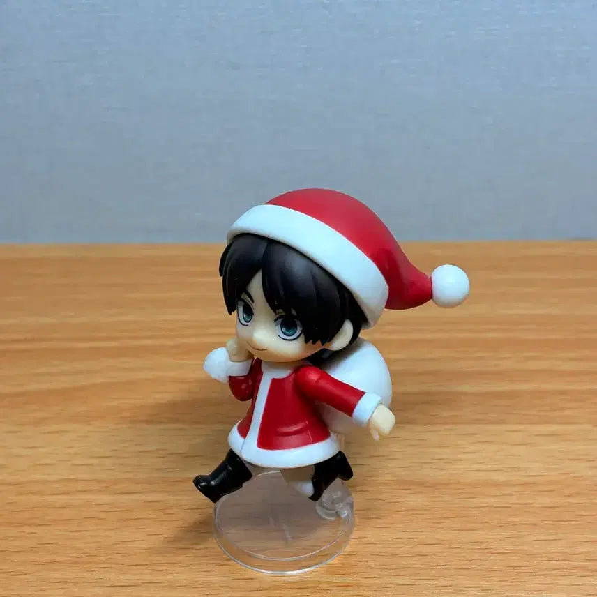 [BUNJANG] Attack on Titan Eren Santa Figure / 진격거 에렌 산타 피규어