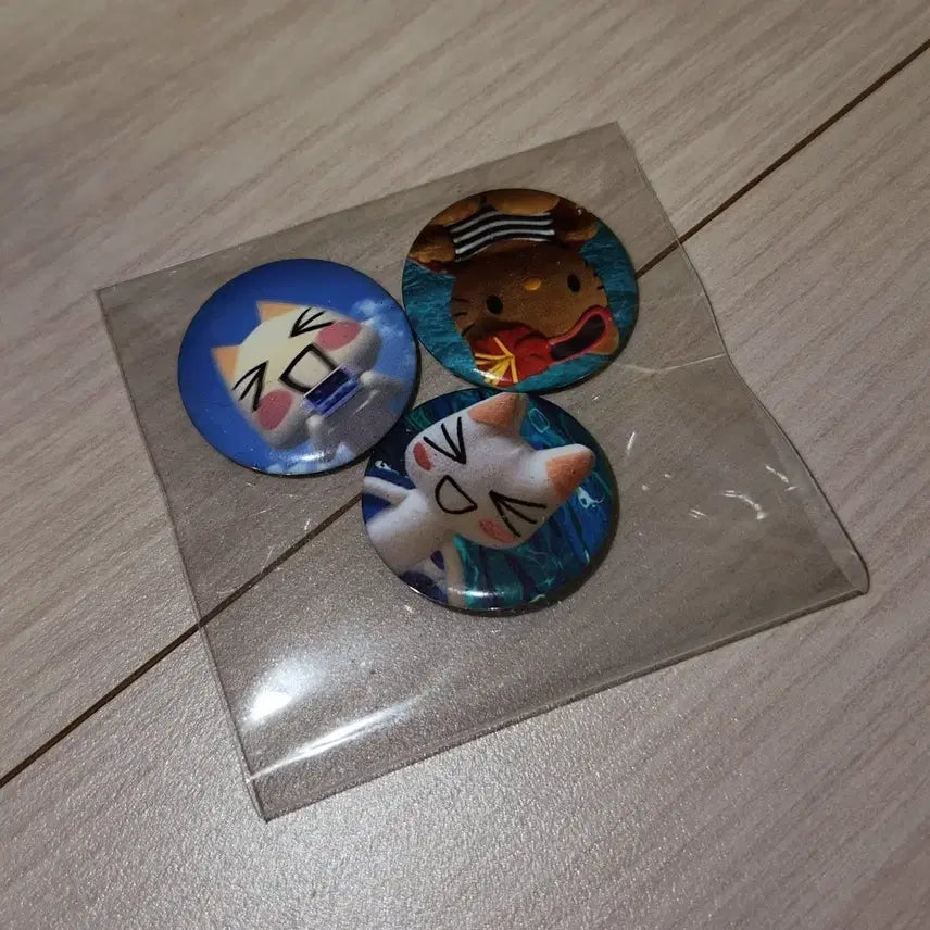 [BUNJANG] Sanrio Hello Kitty &amp; Dokodemo Issho Inoue Toro Classic Character Summer Mini Pin Badge Set / 헬로키티, 도코데모잇쇼 / 이노우에 토로 고전 캐릭터 여름 미니 핀뱃지