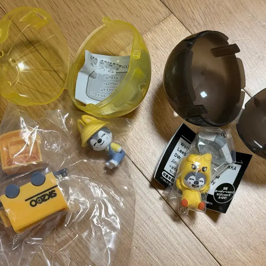 [BUNJANG] Stray Kids Skzoo Wolf Chan Gacha (Lanyard + Train) Bundle Set / 스키즈 스키주 가챠 울프찬 (대롱+기차)