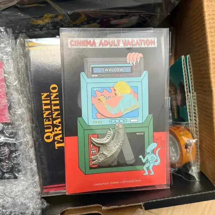 [BUNJANG] Alien Swallow Badge Bundle Set (2 Types) + CAV Poster Collection / [2종일괄]에이리언 스왈로우 뱃지 CAV에일리언아이맥스포스터TTT아트카드