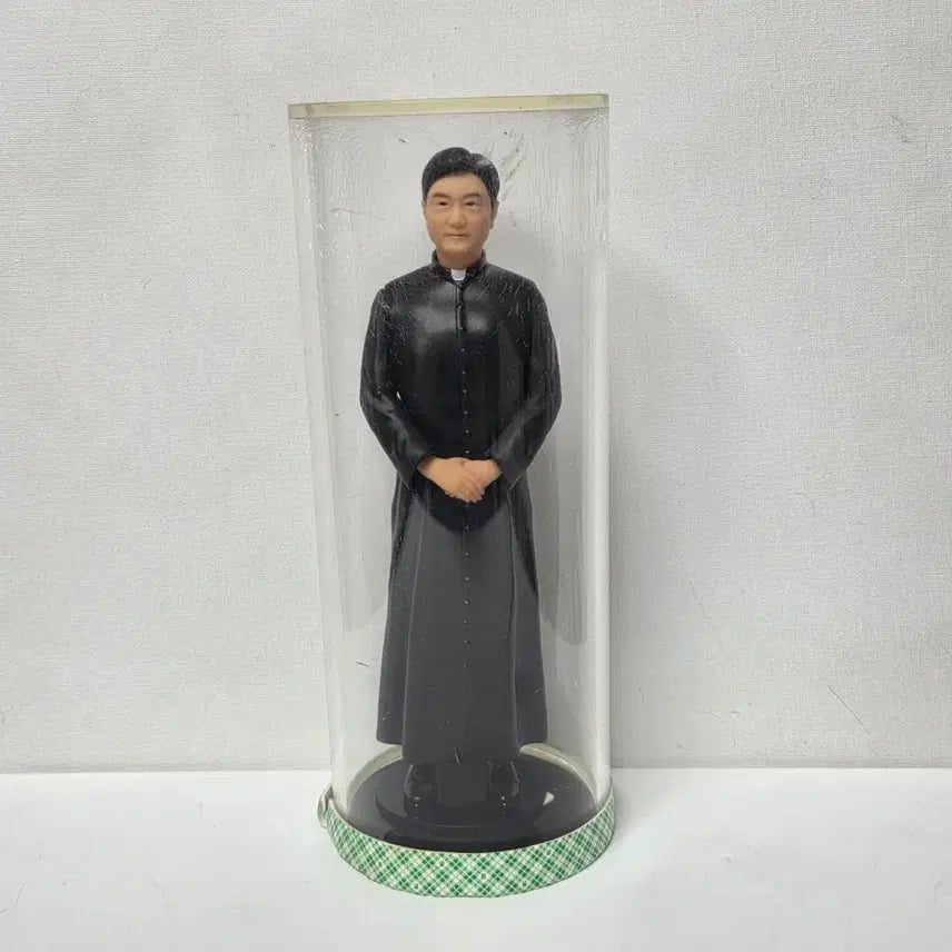 [BUNJANG] Catholic Priest Figurine with Cross / 가톨릭 신부님 피규어 천주교 피규어 신부님 십자가