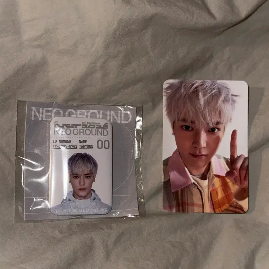 [BUNJANG] NCT 10th Anniversary Popup Metal Badge &amp; Trading Card Set Taeyong MD / 엔시티 10주년 팝업 메탈뱃지 트레카 태용 세트 MD 댈구대리구매교환양도