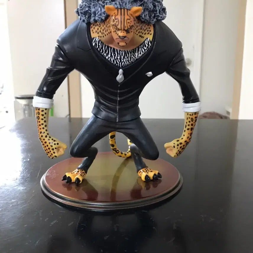 [BUNJANG] Rare Model Rob Lucci Transforming Figure / 로브루치 희귀모델 변신형 입니다. 원피스 피규어