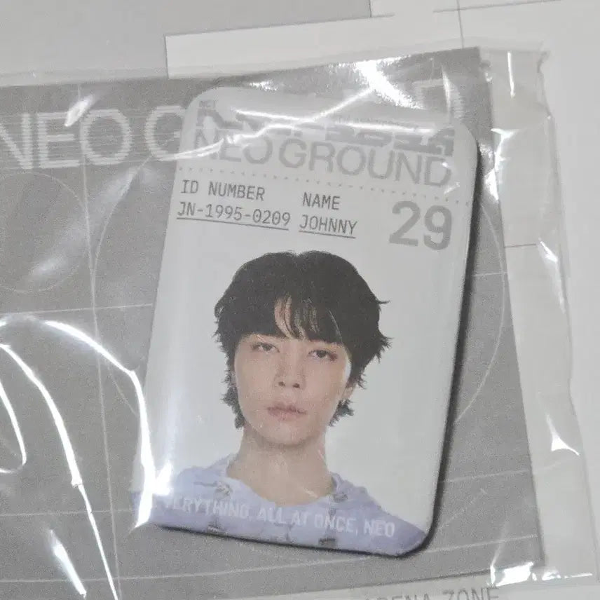 [SOLD OUT] 엔시티그라운드 NCT127 쟈니 랜덤 가챠 메탈 아이디 뱃지