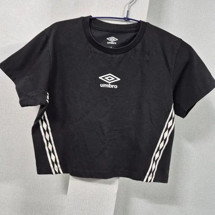 [BUNJANG] Umbro Black Cropped Short-Sleeve T-Shirt / 엄브로 블랙 크롭 반팔 티셔츠