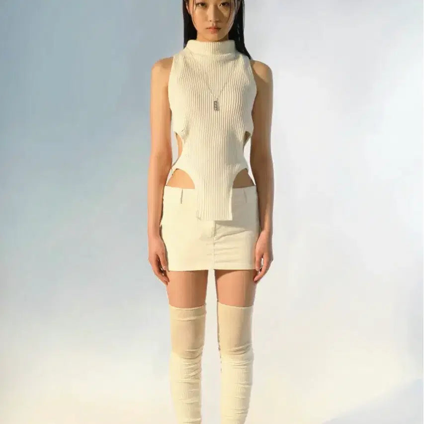 [BUNJANG] Bonne Sleeveless Halter Top Ivory / bonnae 본네 슬리브리스 홀터 탑 (아이보리)