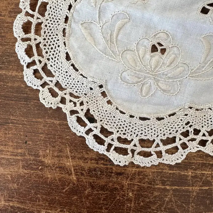 [BUNJANG] Vintage German Floral Embroidered Fabric with Cutwork and Handmade Lace / 독일)빈티지 플로랄 자수 원단