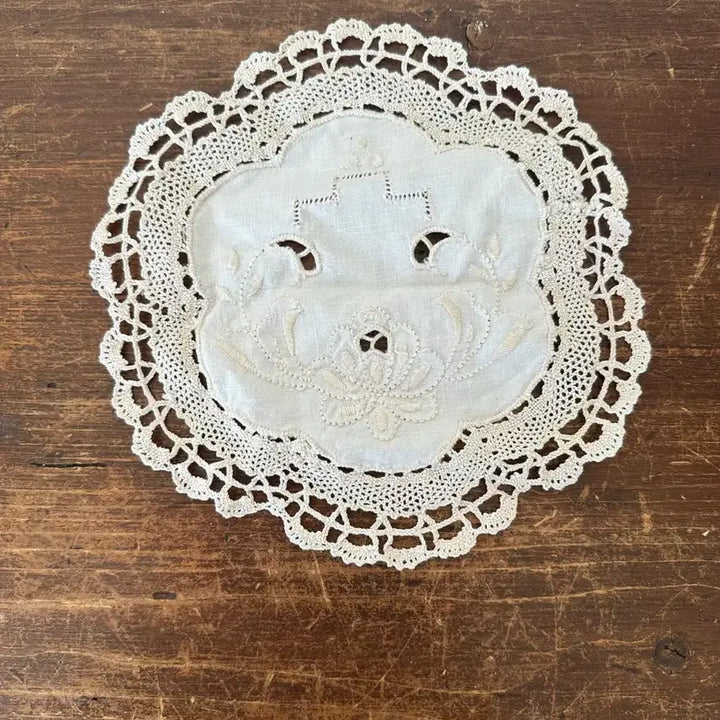 [BUNJANG] Vintage German Floral Embroidered Fabric with Cutwork and Handmade Lace / 독일)빈티지 플로랄 자수 원단