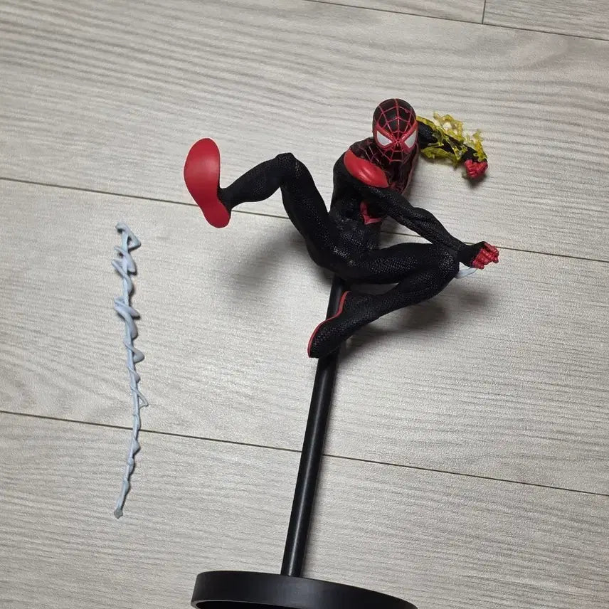 [BUNJANG] Spider-Man Miles Morales Figure (Damaged) / 스파이더맨 마일스 모랄레스 피규어 (하자O)