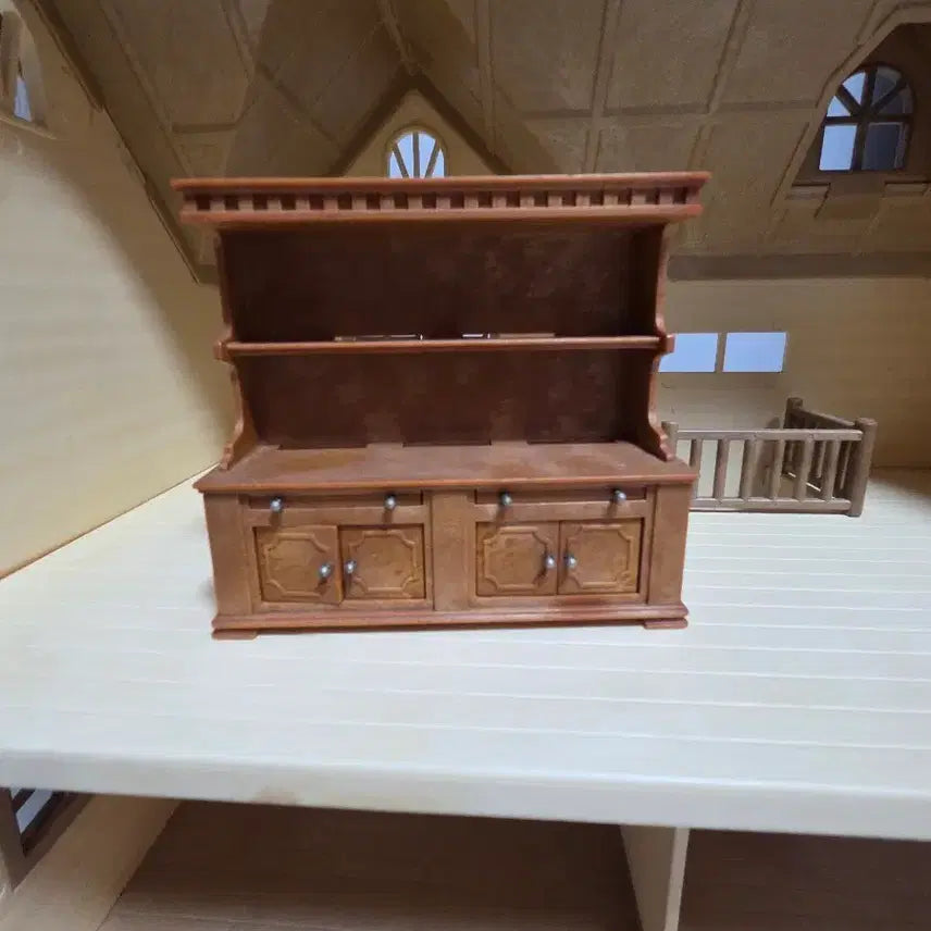 [BUNJANG] Sylvanian Families (Vintage) Discontinued Display Cabinet / 실바니안(올드)단종 그릇장 찬장